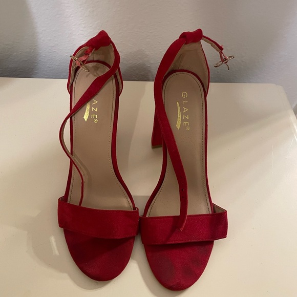 Red Heels - Picture 2 of 2